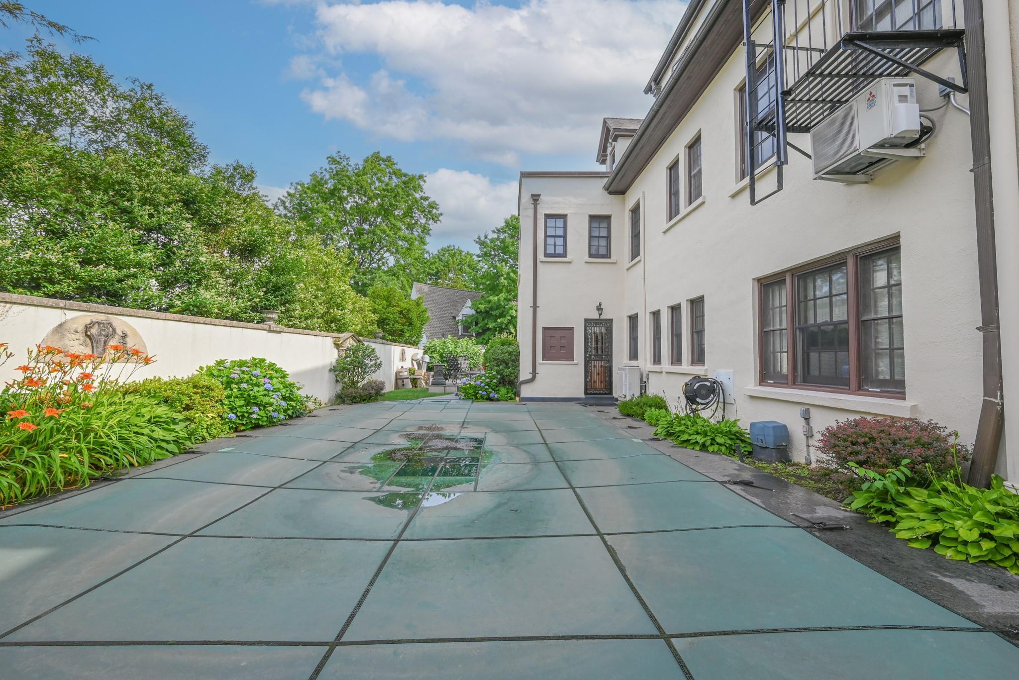 Single Family Browvale  Queens, NY 11362, MLS-829745-2