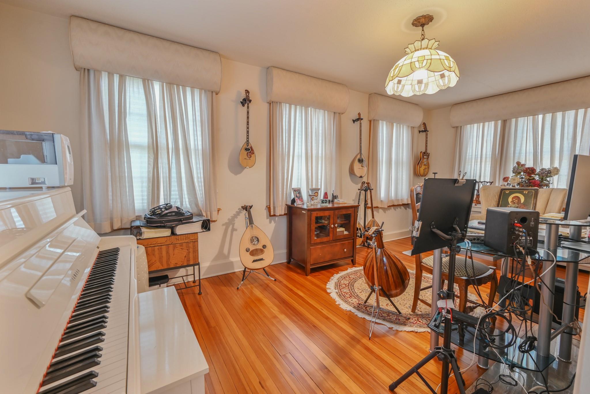 Single Family Browvale  Queens, NY 11362, MLS-829745-28
