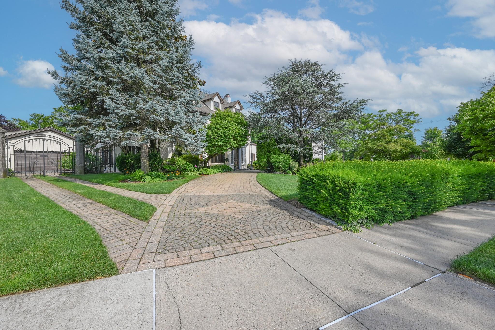 Single Family Browvale  Queens, NY 11362, MLS-829745-30