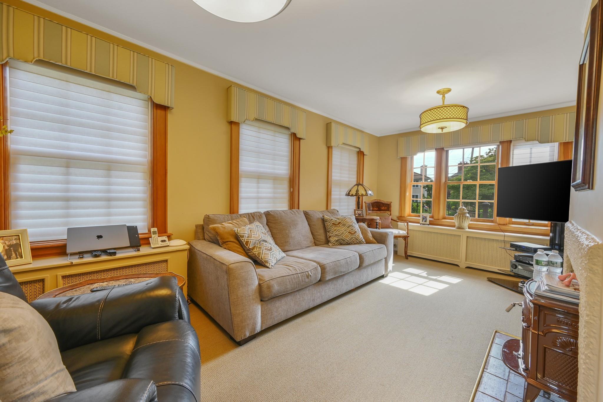 Single Family Browvale  Queens, NY 11362, MLS-829745-31