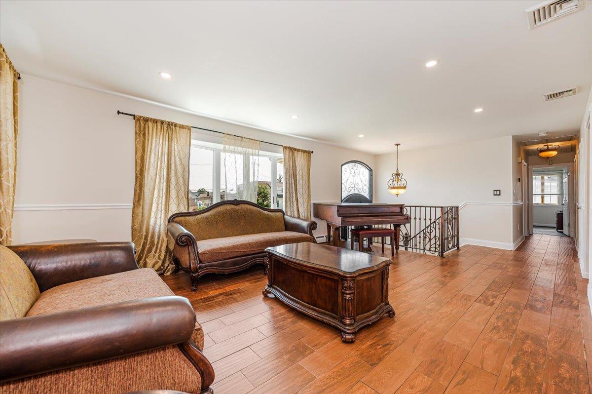 Single Family Jetmore  Nassau County, NY 11758, MLS-829867-5