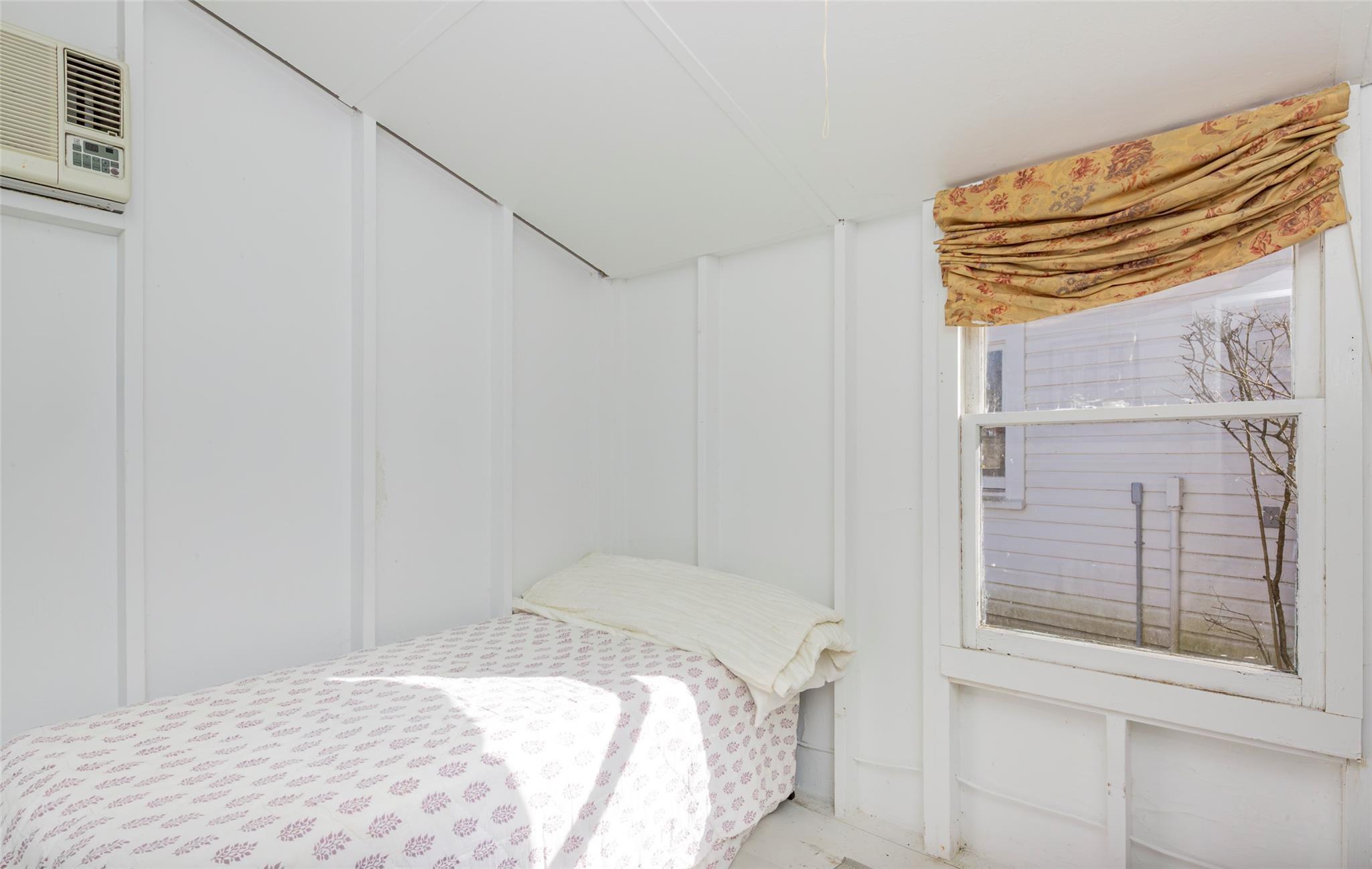 Single Family Grand Ave And 20 Spring Garden Ave  Suffolk County, NY 11965, MLS-829868-30