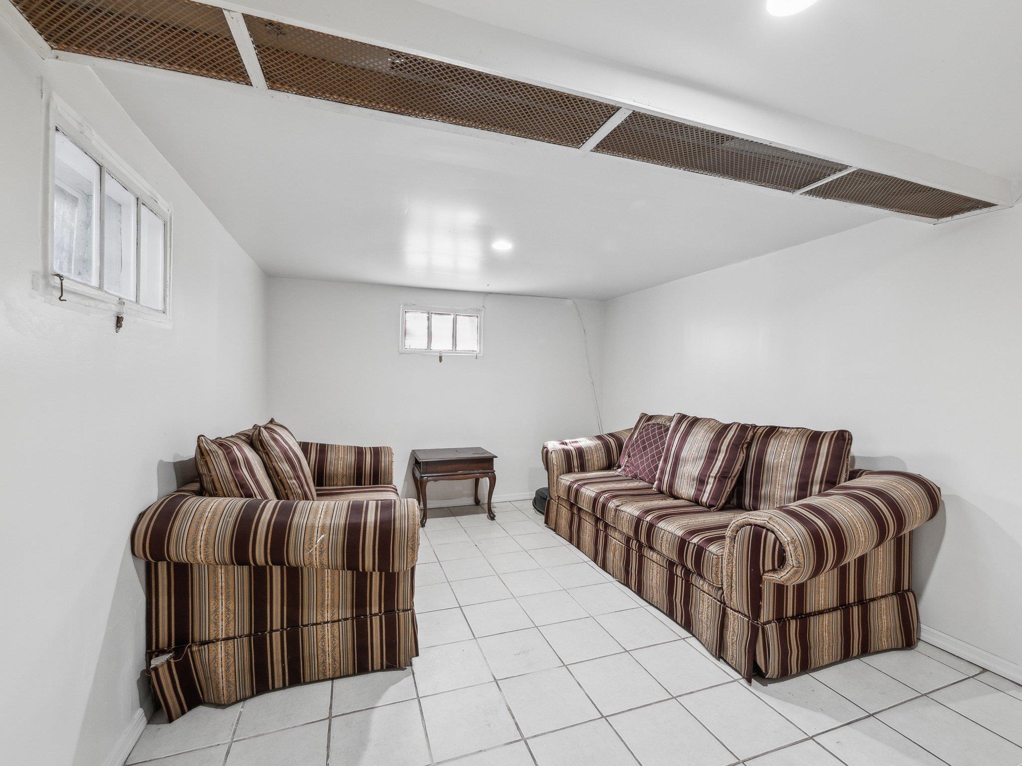 Single Family Herman  Nassau County, NY 11010, MLS-829887-36