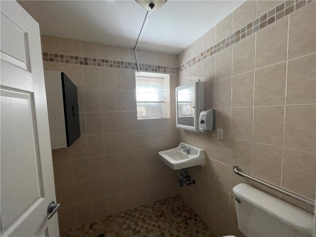 Commercial Lease Tremont  Bronx, NY 10465, MLS-829922-6
