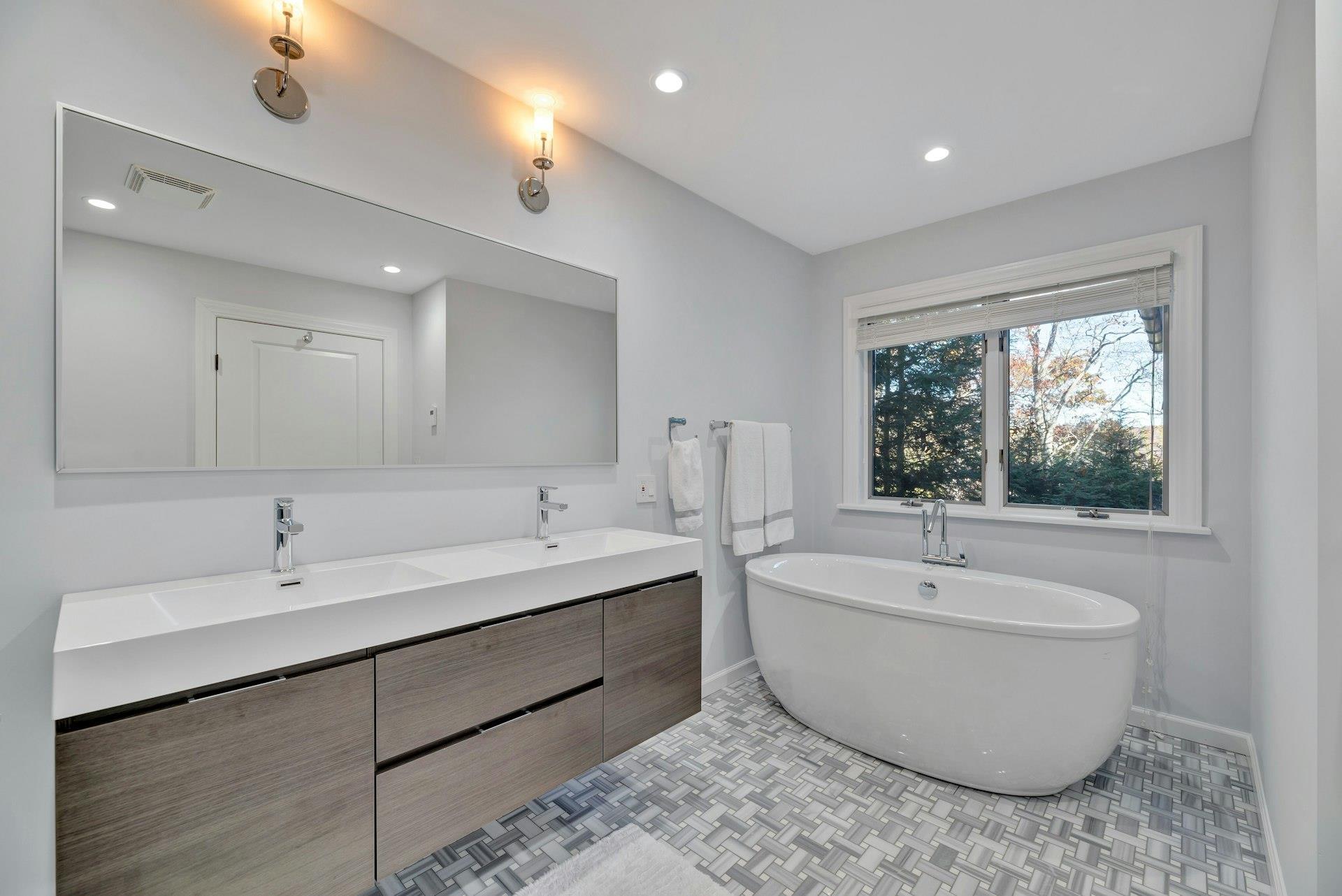 Single Family Cox Neck  Suffolk County, NY 11952, MLS-829935-21
