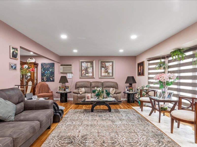 Single Family Berne  Nassau County, NY 11793, MLS-830076-4