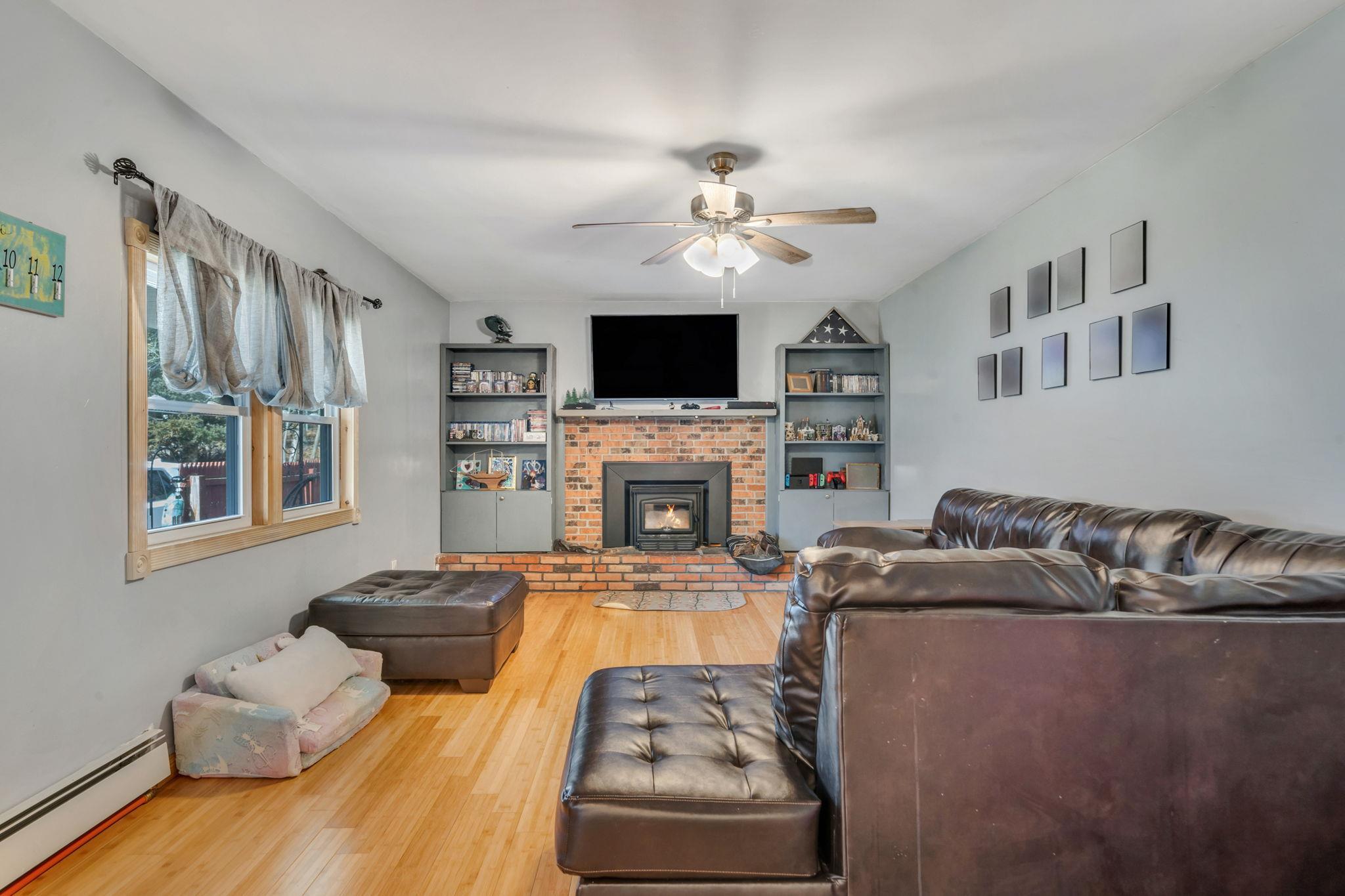 Single Family Hulse  Suffolk County, NY 11792, MLS-830095-8