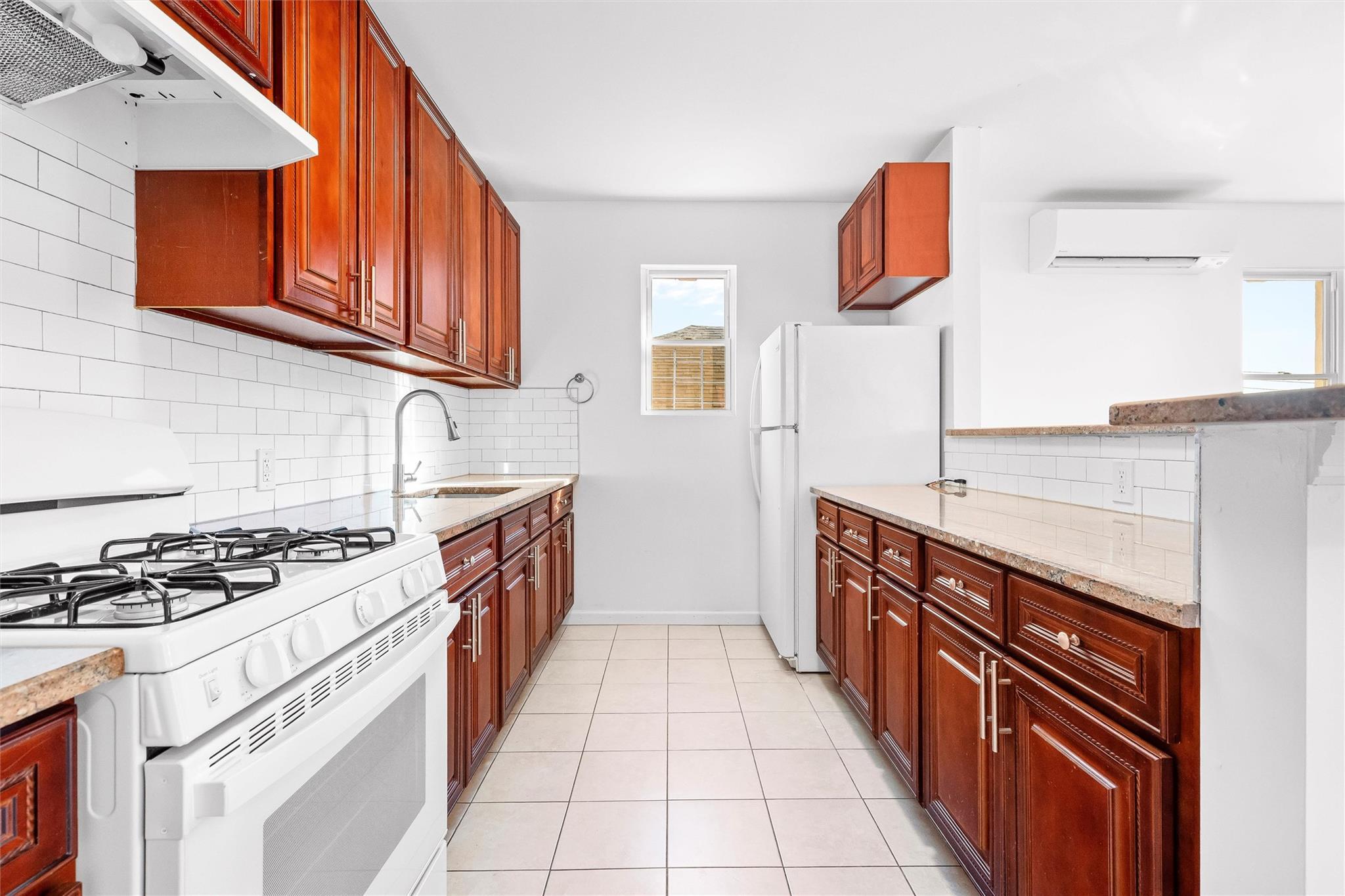 Single Family Turneur  Bronx, NY 10473, MLS-830109-24