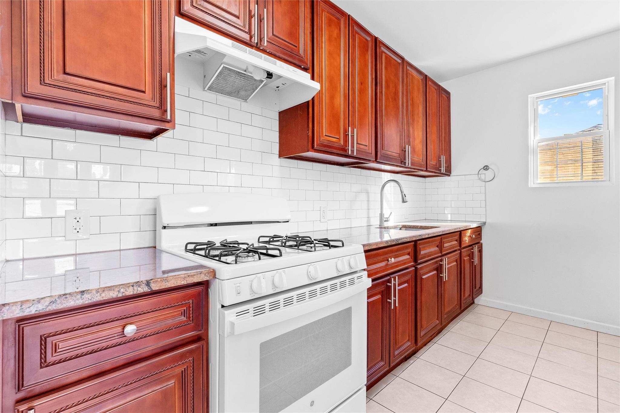 Single Family Turneur  Bronx, NY 10473, MLS-830109-25
