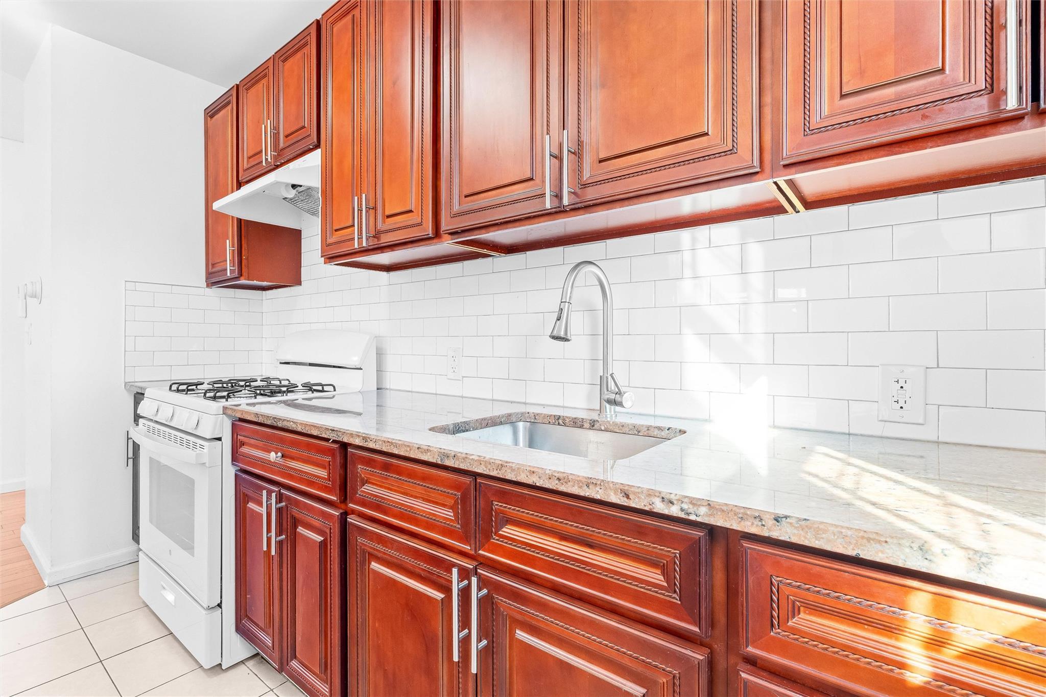 Single Family Turneur  Bronx, NY 10473, MLS-830109-26