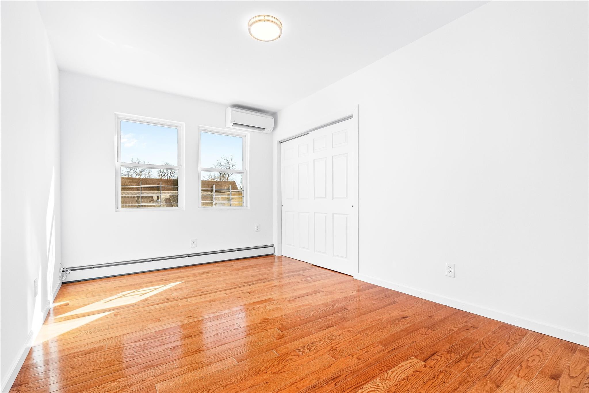Single Family Turneur  Bronx, NY 10473, MLS-830109-29