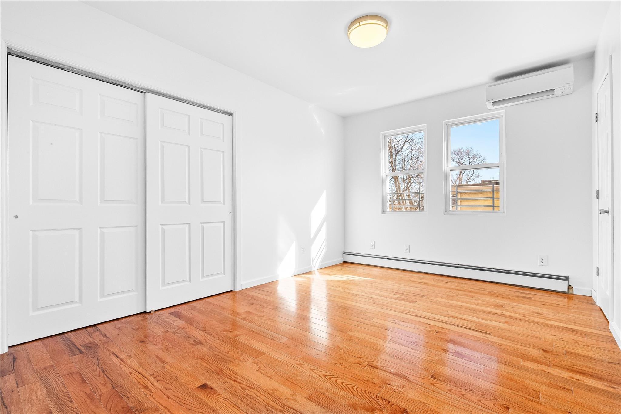 Single Family Turneur  Bronx, NY 10473, MLS-830109-32