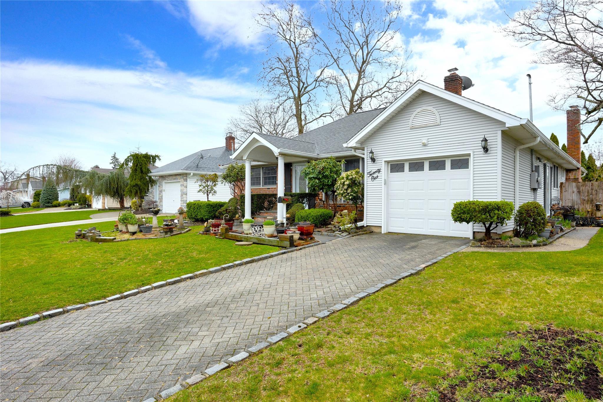 Single Family Oxford  Nassau County, NY 11758, MLS-830166-3