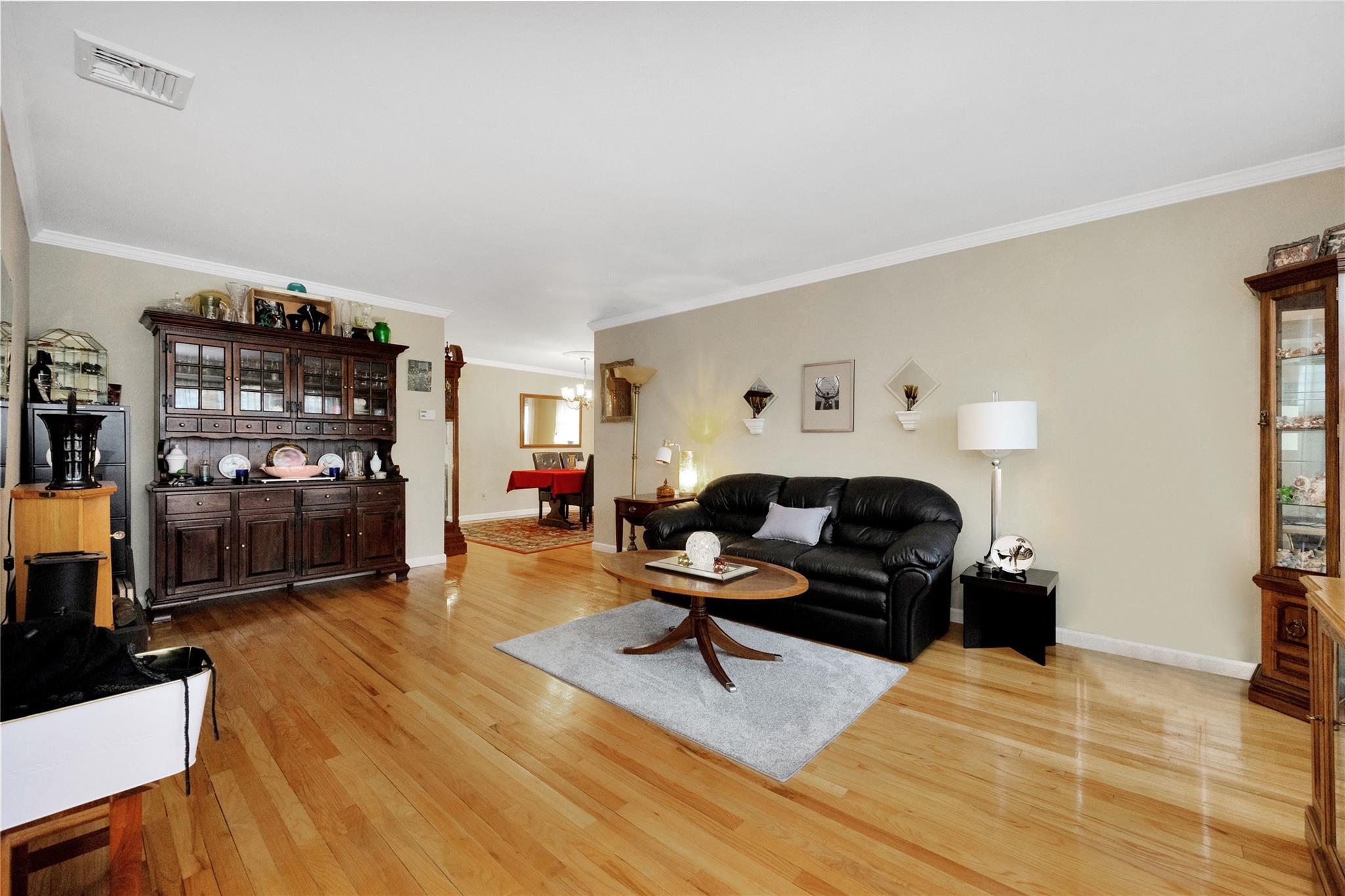 Single Family Oxford  Nassau County, NY 11758, MLS-830166-5