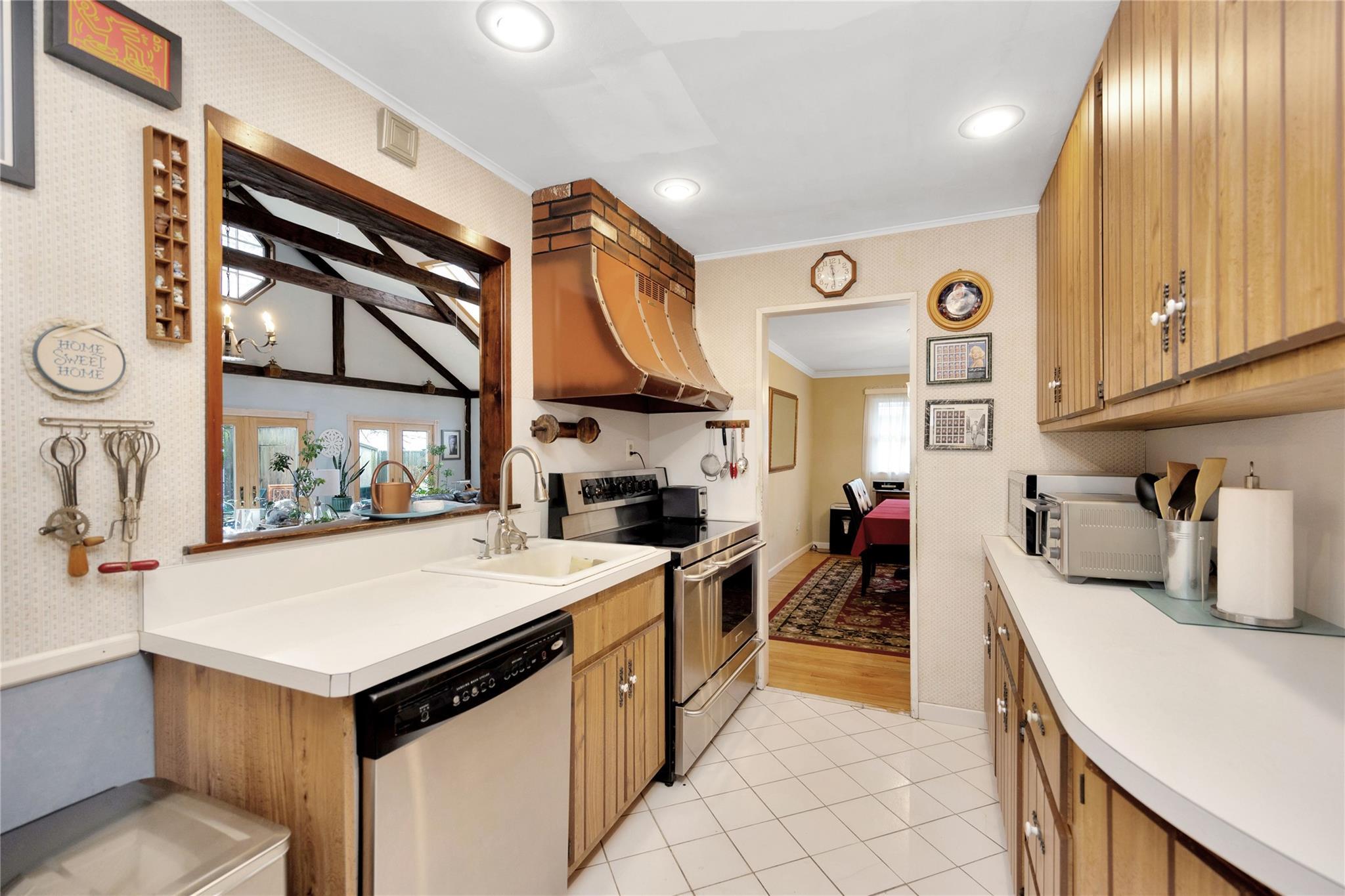 Single Family Oxford  Nassau County, NY 11758, MLS-830166-6