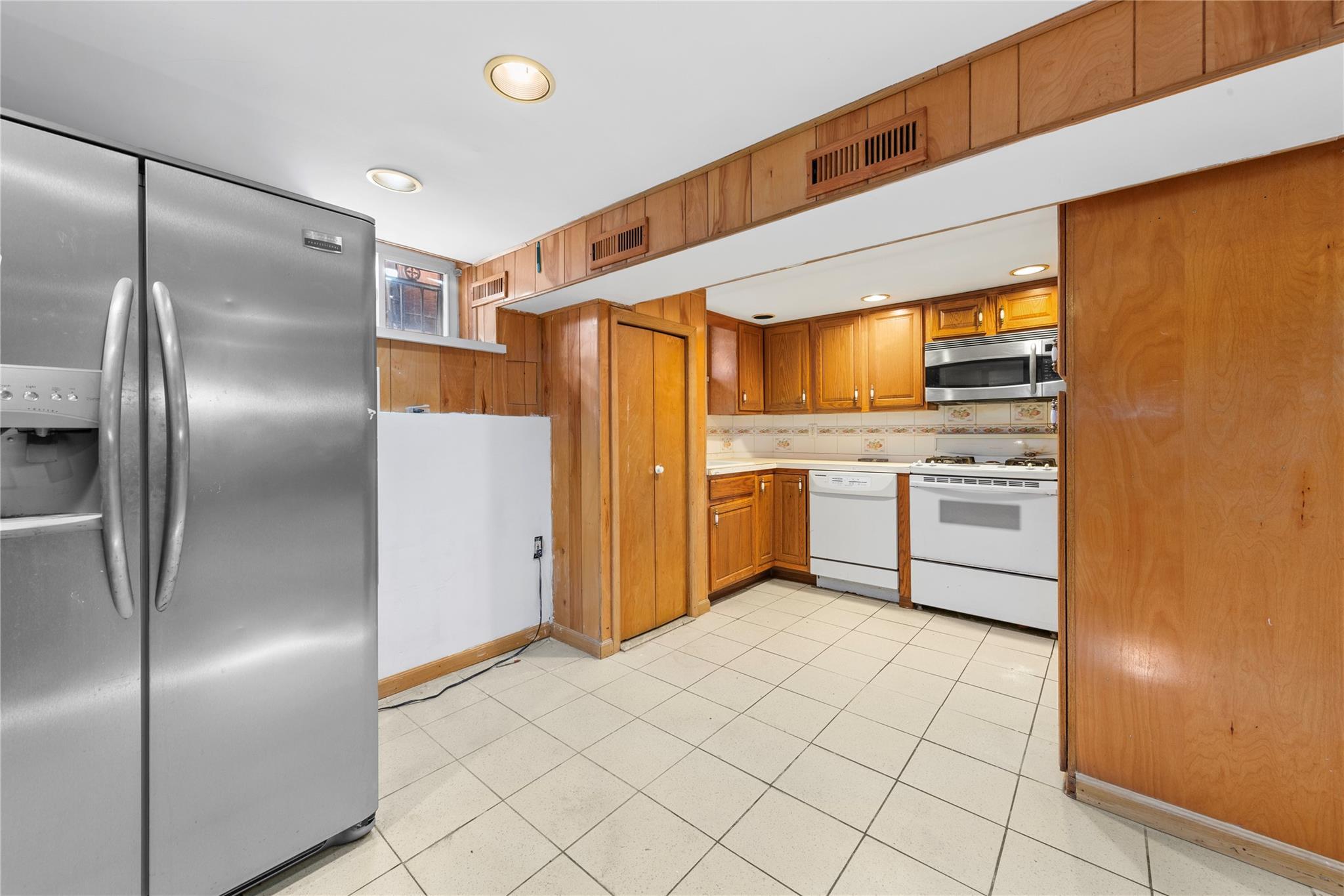 Single Family 30th  Queens, NY 11103, MLS-830184-16