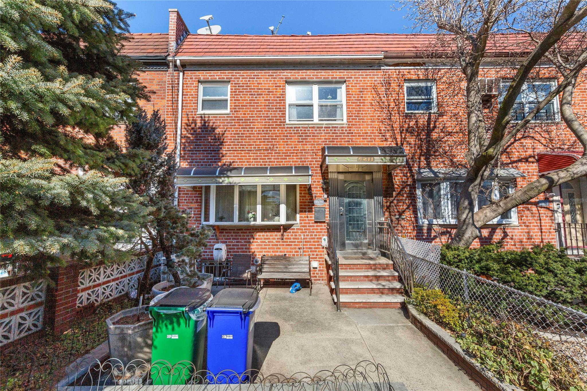 Single Family 30th  Queens, NY 11103, MLS-830184-2