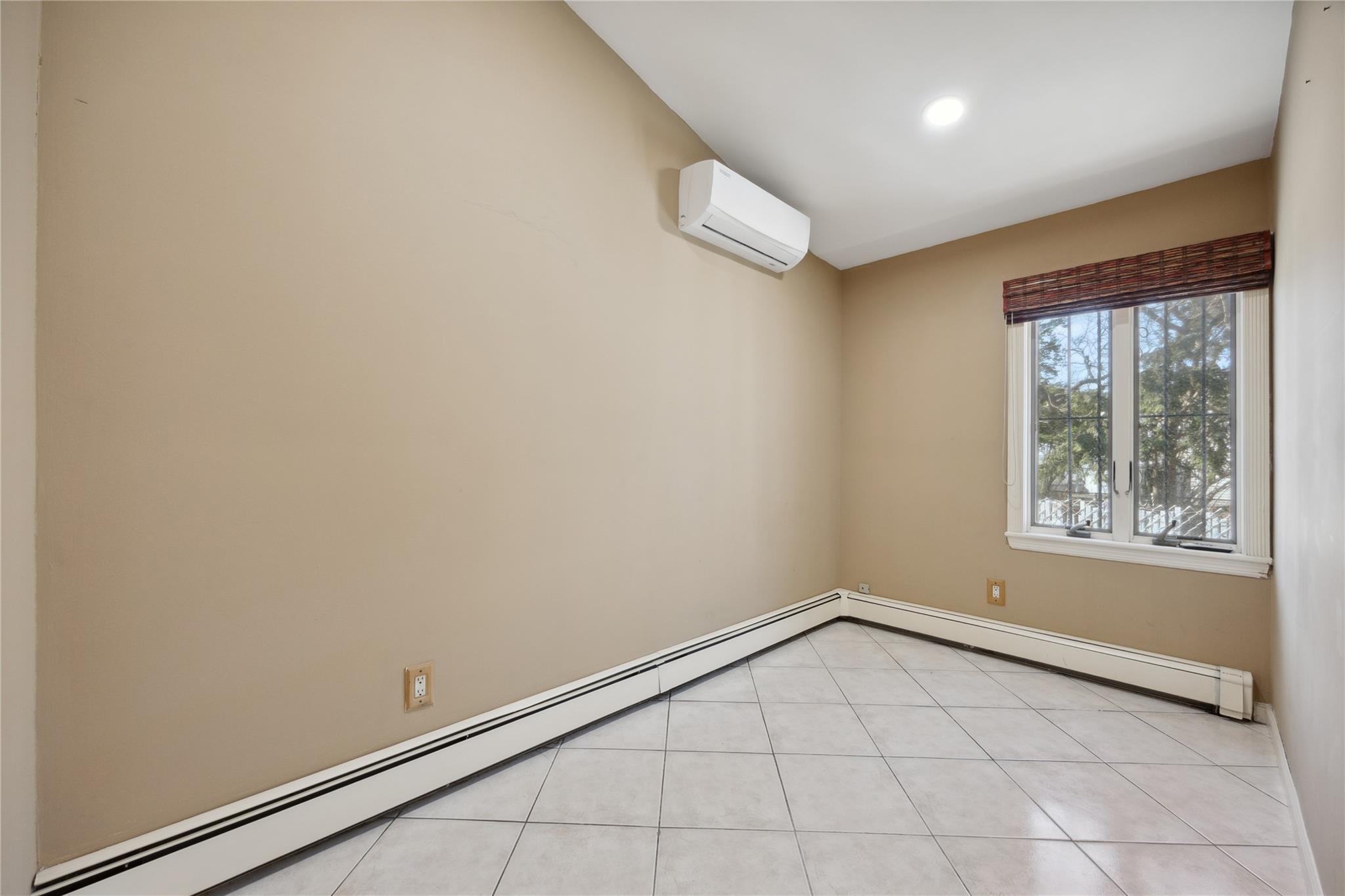 Single Family Clintonville  Queens, NY 11357, MLS-830238-10