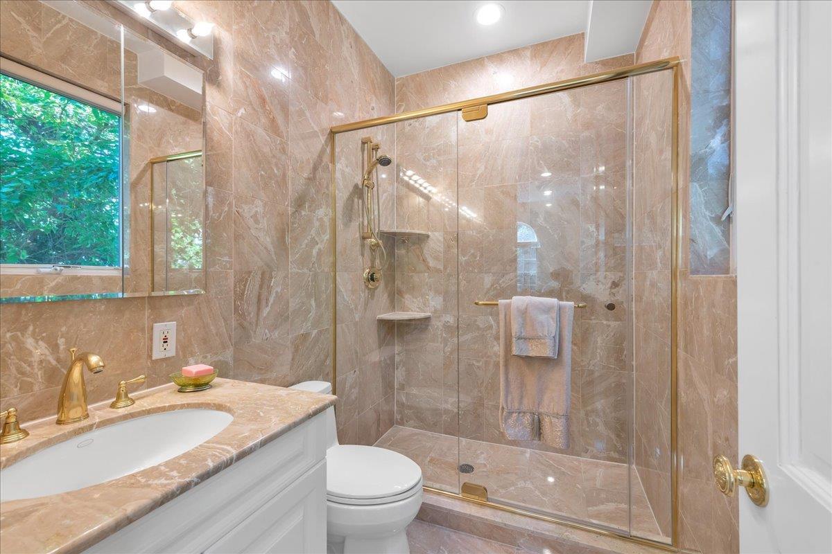 Single Family Greenleaf  Nassau County, NY 11023, MLS-830368-22