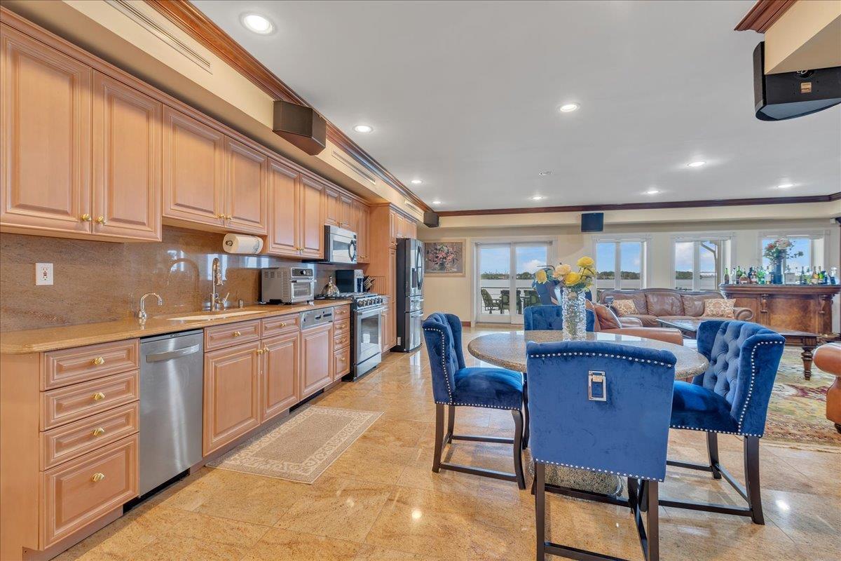Single Family Greenleaf  Nassau County, NY 11023, MLS-830368-25