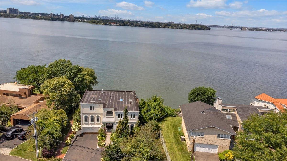 Single Family Greenleaf  Nassau County, NY 11023, MLS-830368-29