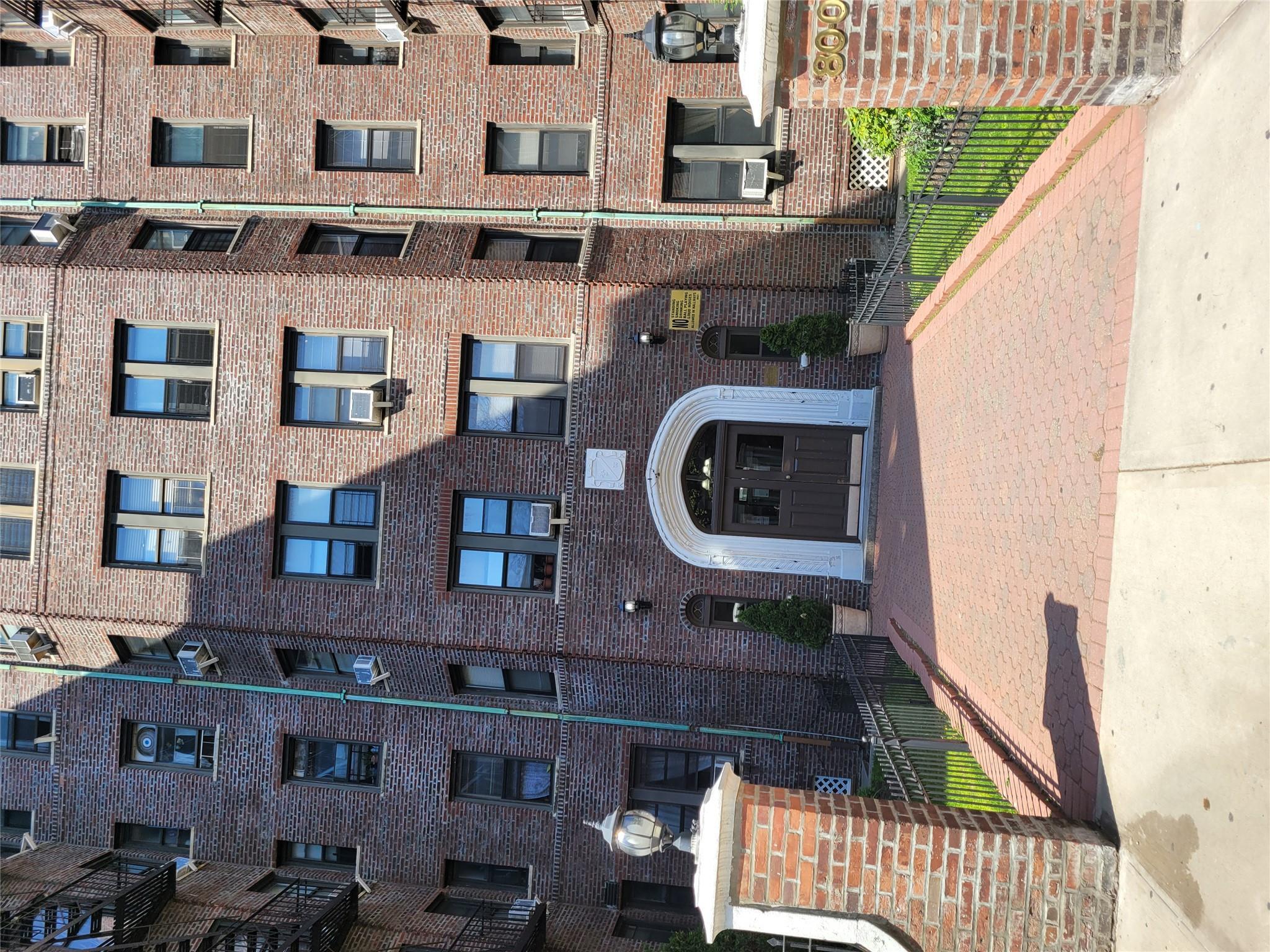 Condo in New York - South  Queens, NY 11372