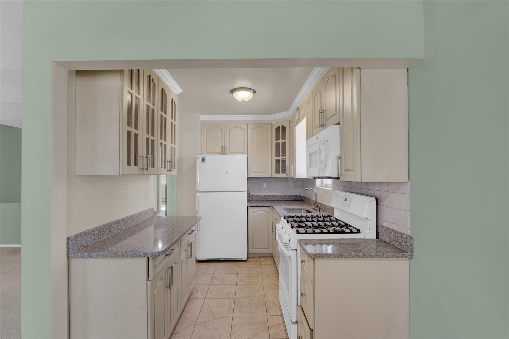 Apartment 166th Street 166th Street Jamaica,  Ny 11433  Queens, NY 11433, MLS-830654-11