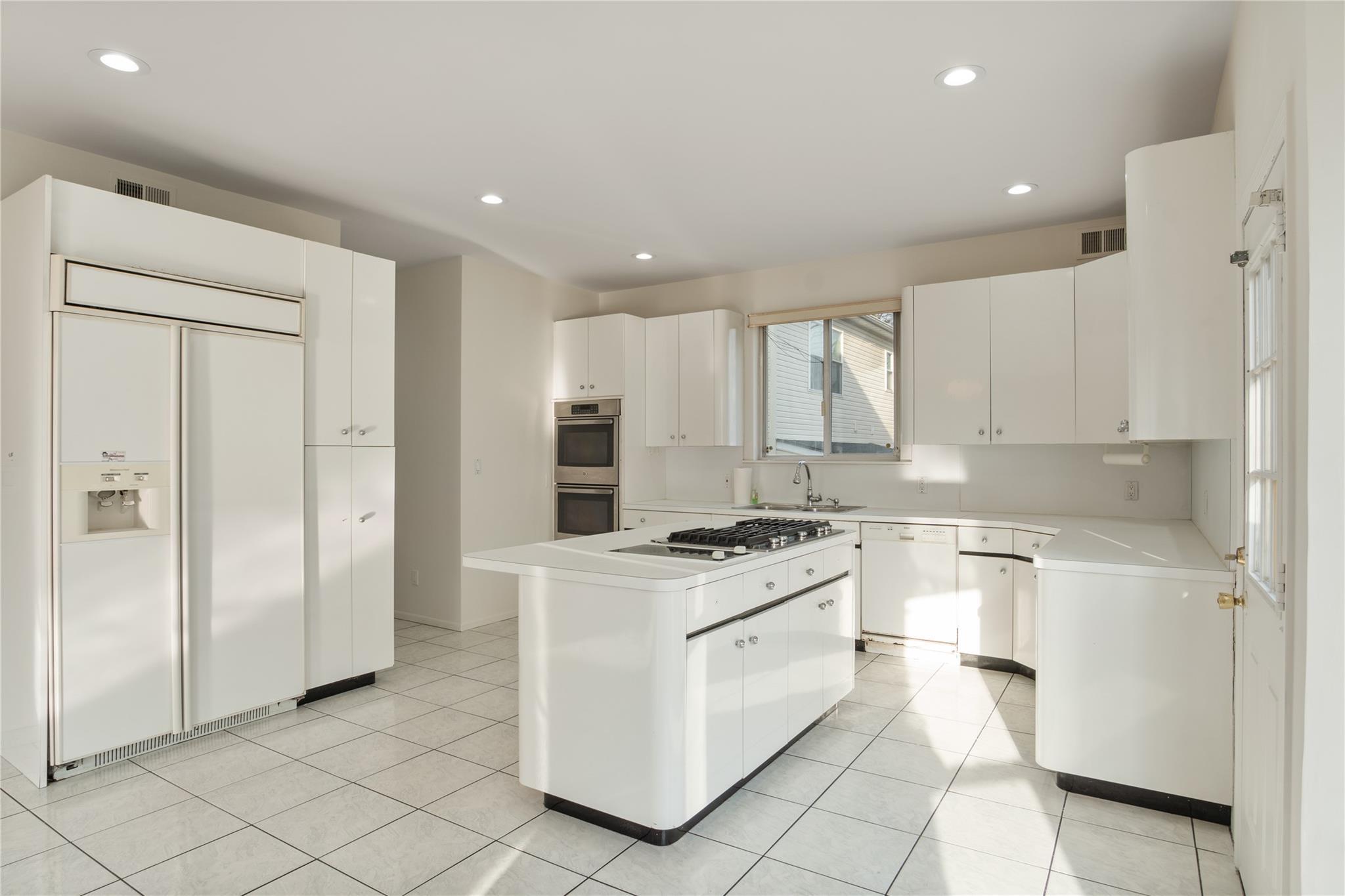 Single Family Hicks  Nassau County, NY 11024, MLS-830804-14