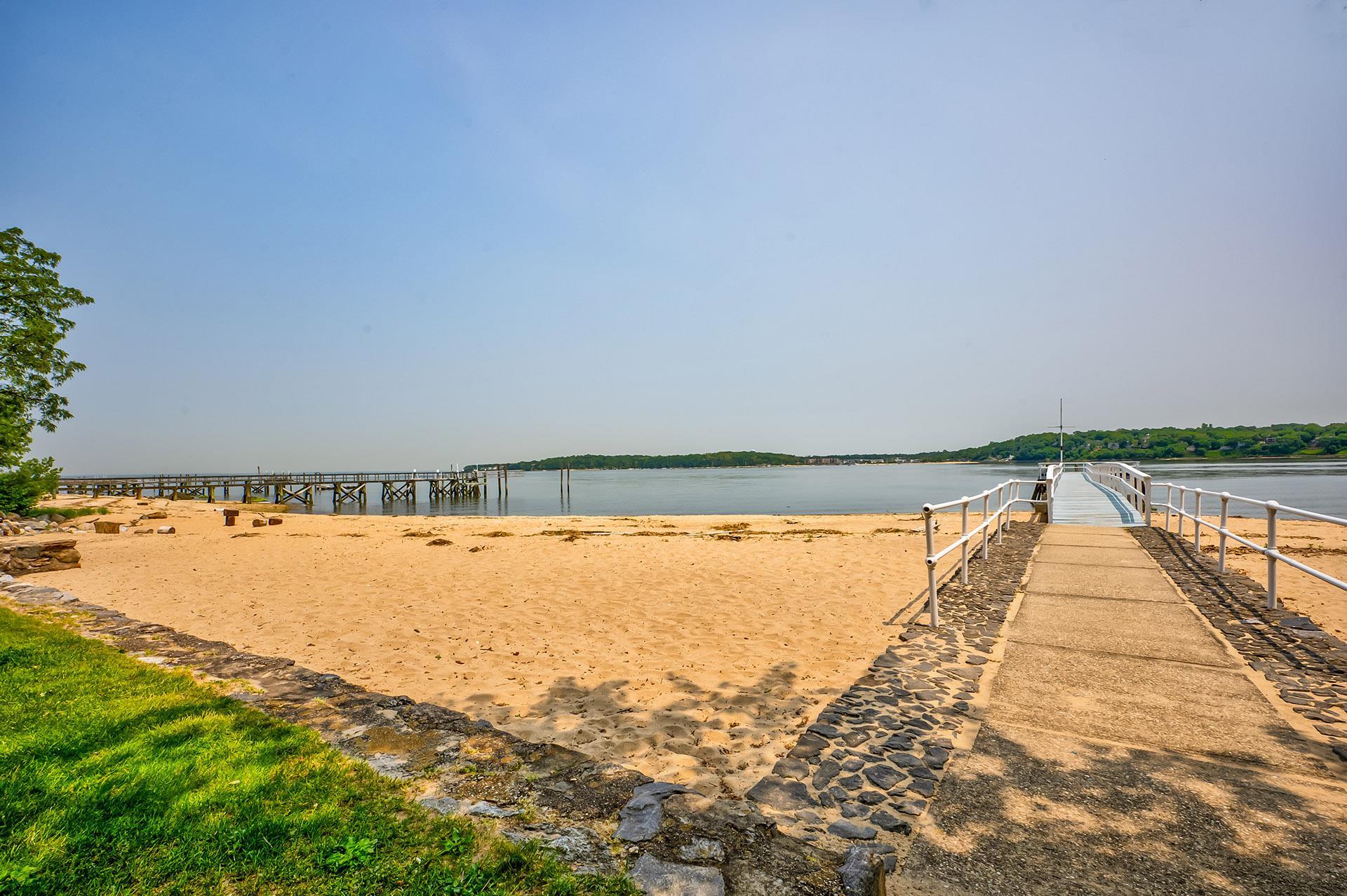 Single Family Harbor Acres  Nassau County, NY 11050, MLS-830806-27