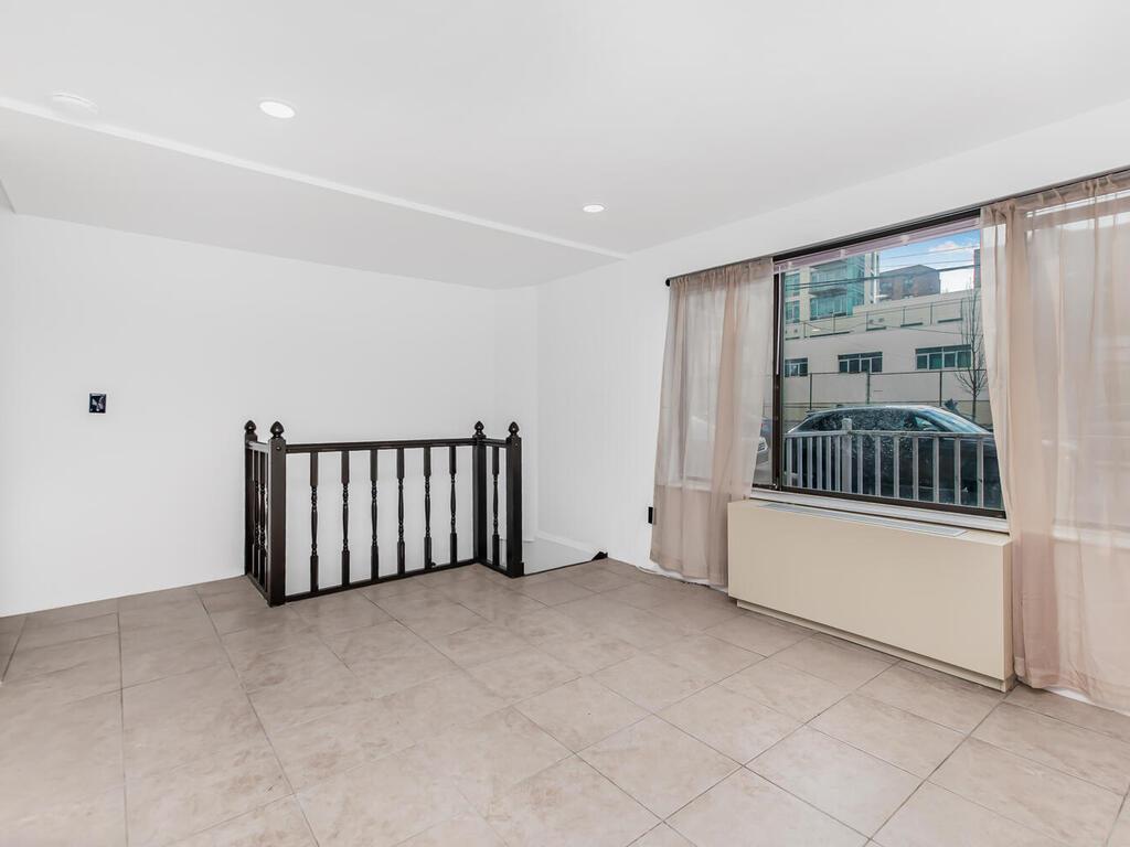 Apartment Netherland  Bronx, NY 10463, MLS-830882-10