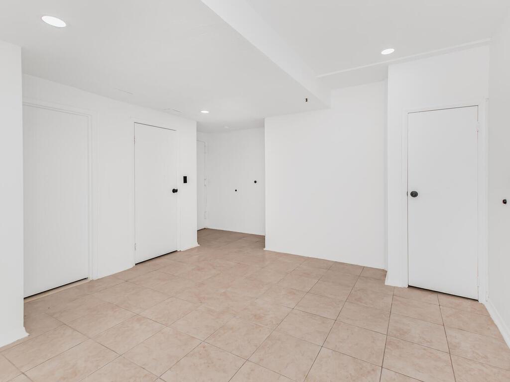 Apartment Netherland  Bronx, NY 10463, MLS-830882-12