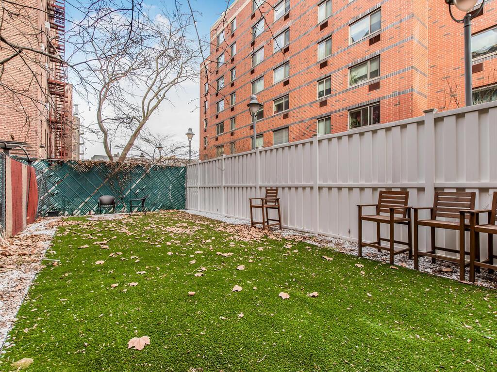 Apartment Netherland  Bronx, NY 10463, MLS-830882-15