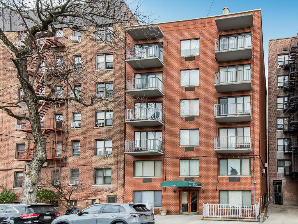 Apartment Netherland  Bronx, NY 10463, MLS-830882-2