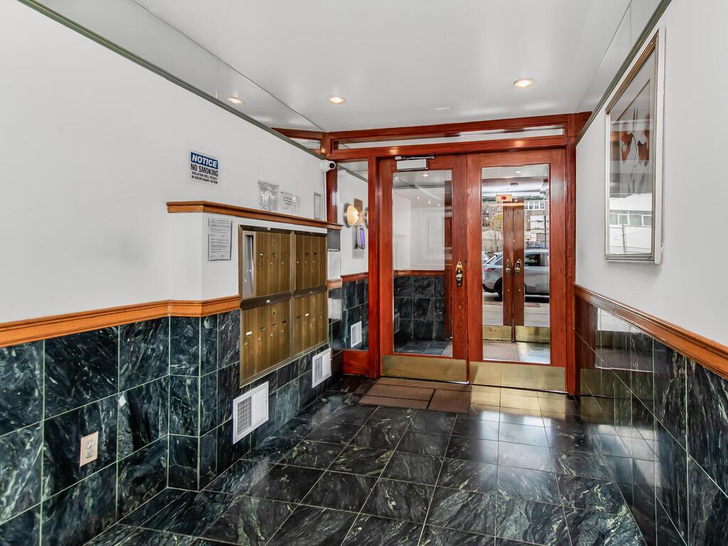 Apartment Netherland  Bronx, NY 10463, MLS-830882-3