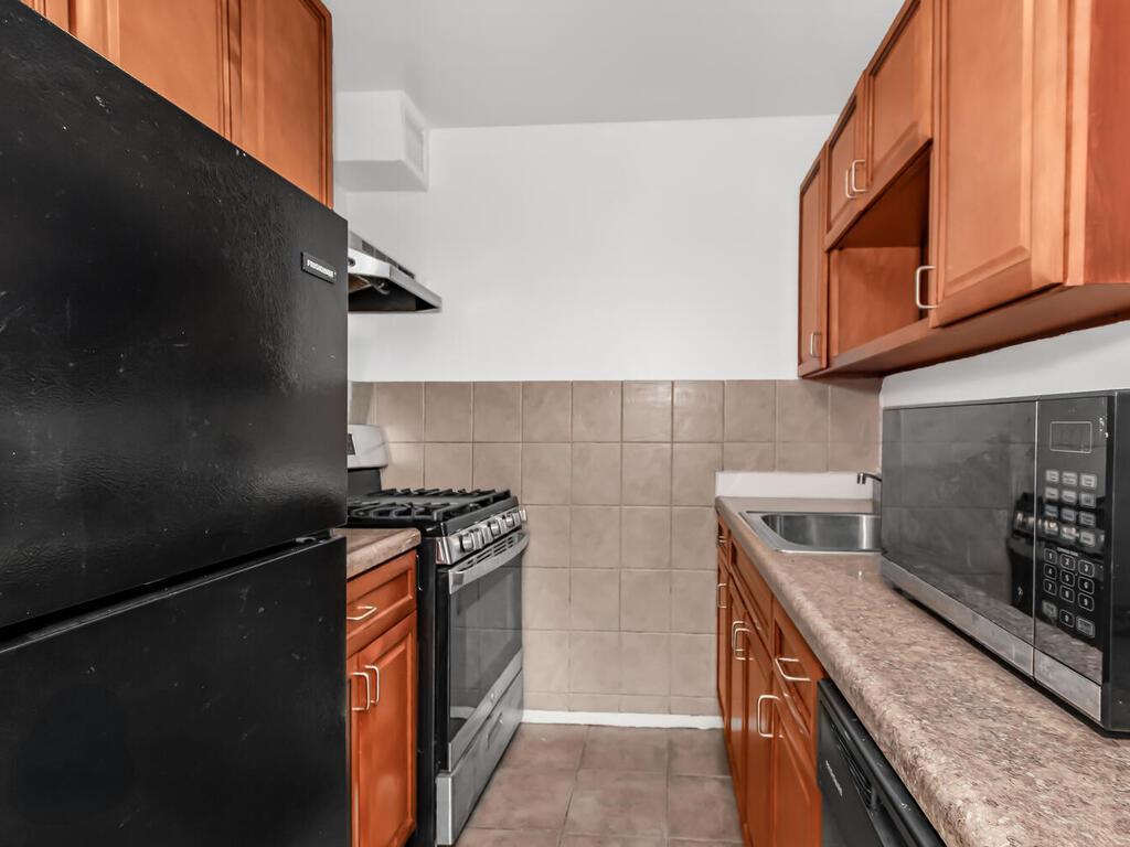Apartment Netherland  Bronx, NY 10463, MLS-830882-5