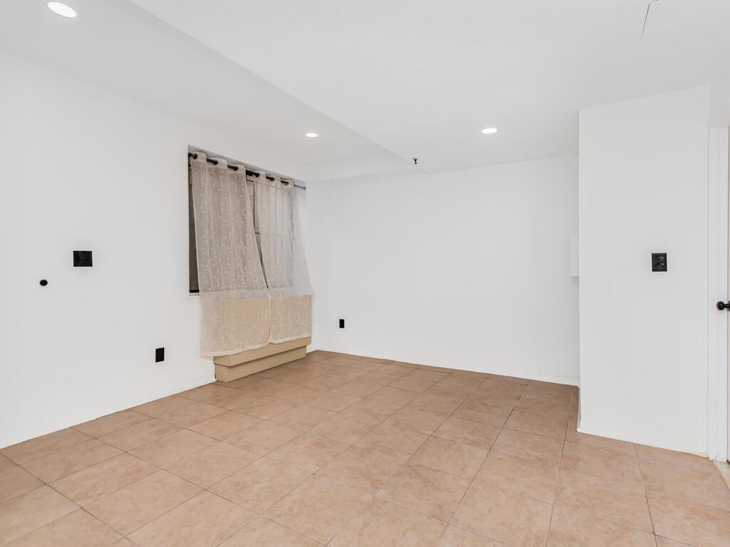 Apartment Netherland  Bronx, NY 10463, MLS-830882-9
