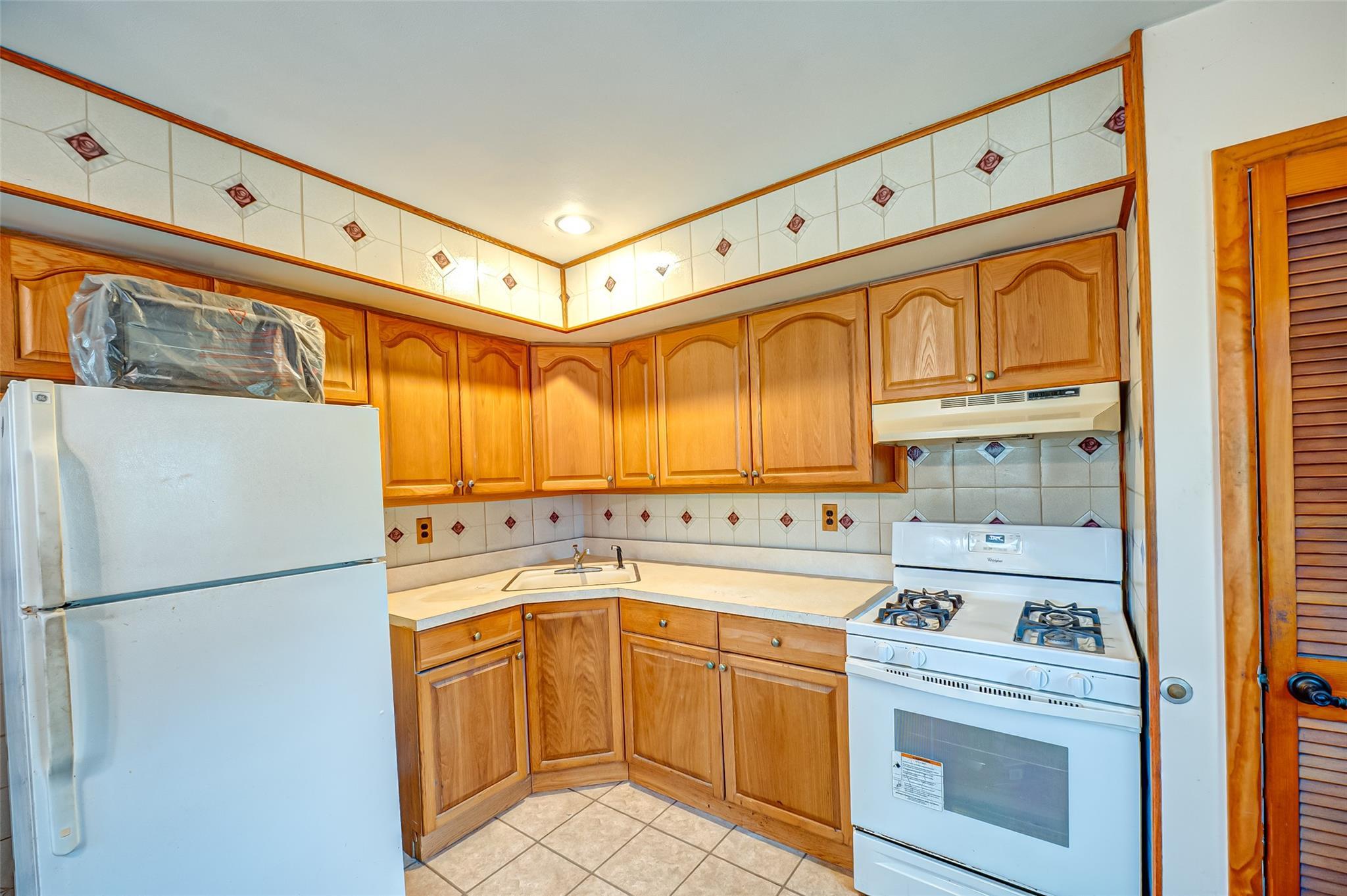 Single Family Hemlock  Suffolk County, NY 11951, MLS-831044-5