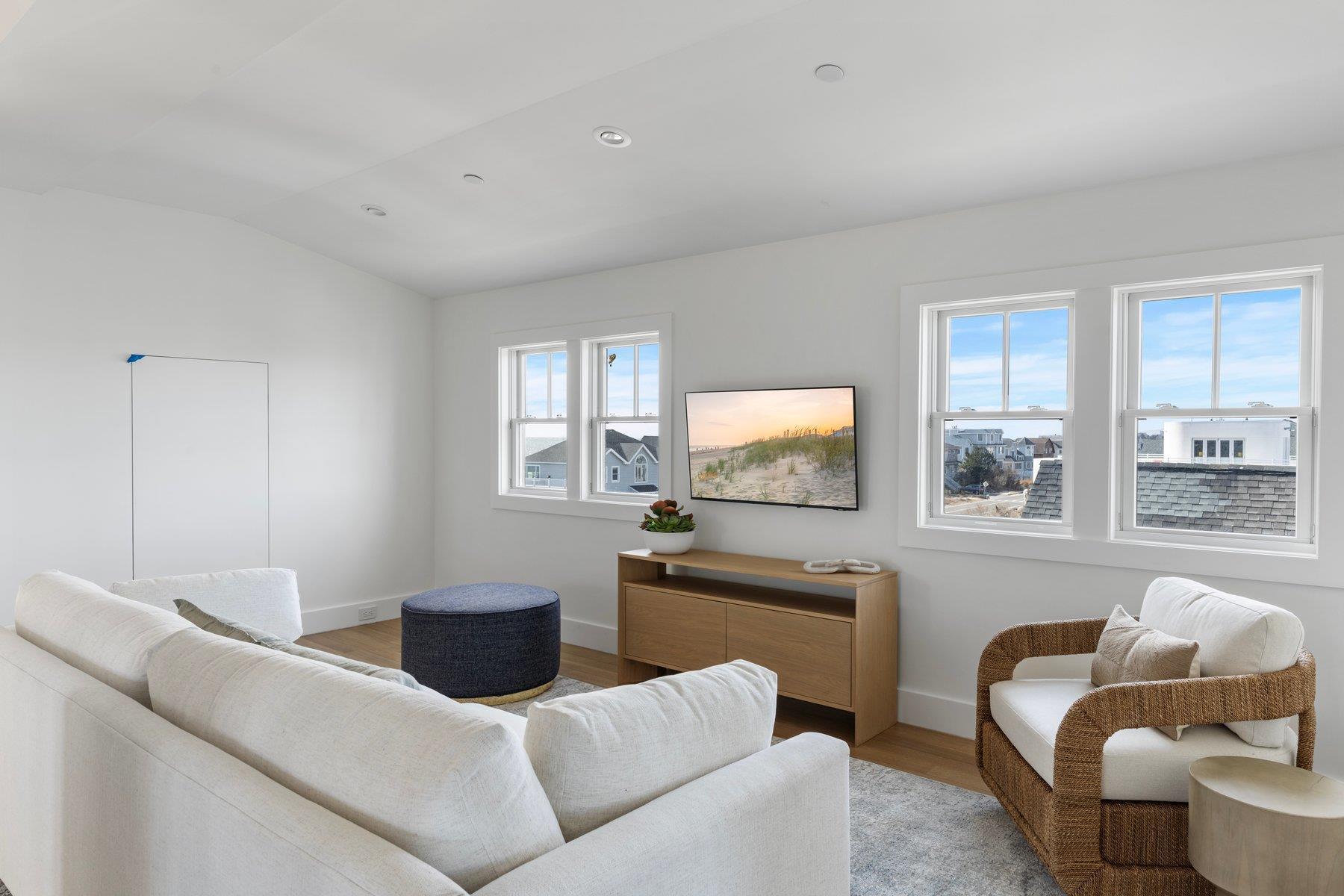 Single Family Dune  Suffolk County, NY 11978, MLS-831118-30