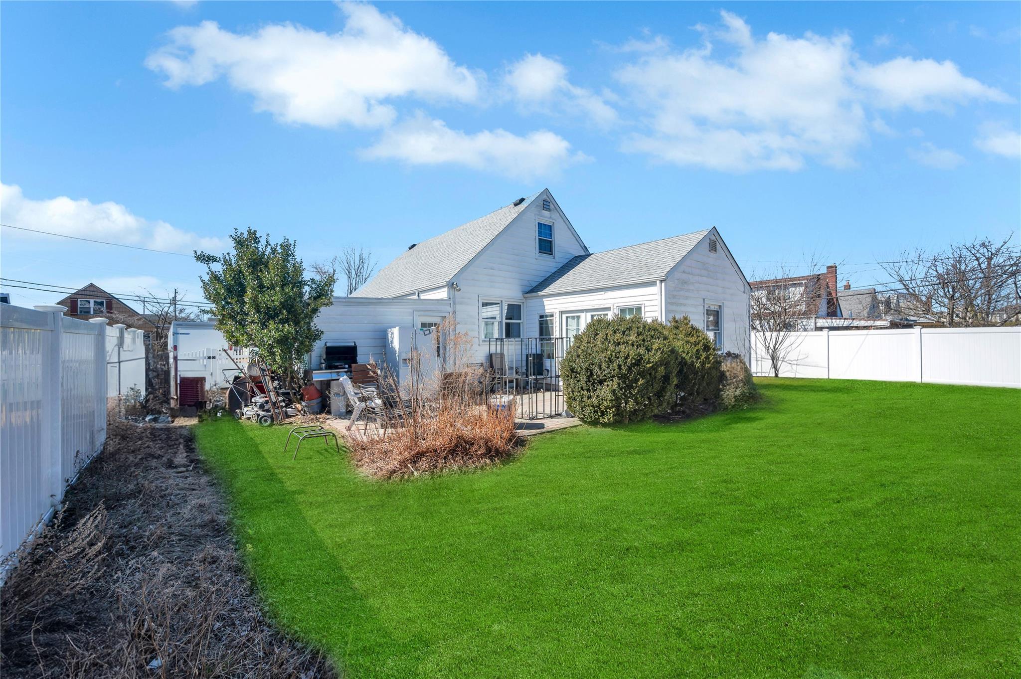 Single Family Schiller  Nassau County, NY 11801, MLS-831124-3