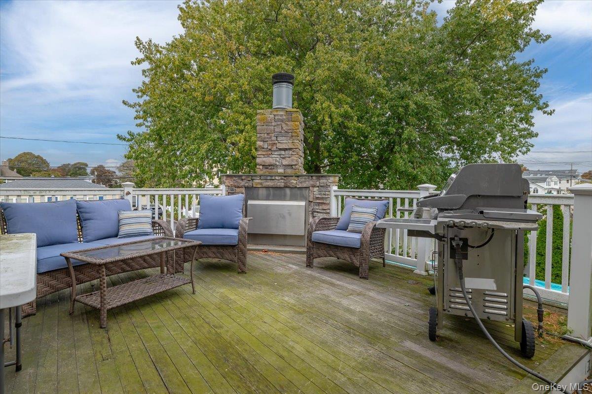 Single Family Jackson  Suffolk County, NY 11702, MLS-831367-25