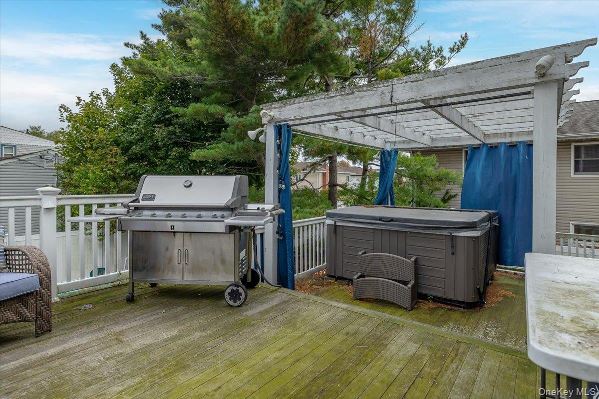 Single Family Jackson  Suffolk County, NY 11702, MLS-831367-26