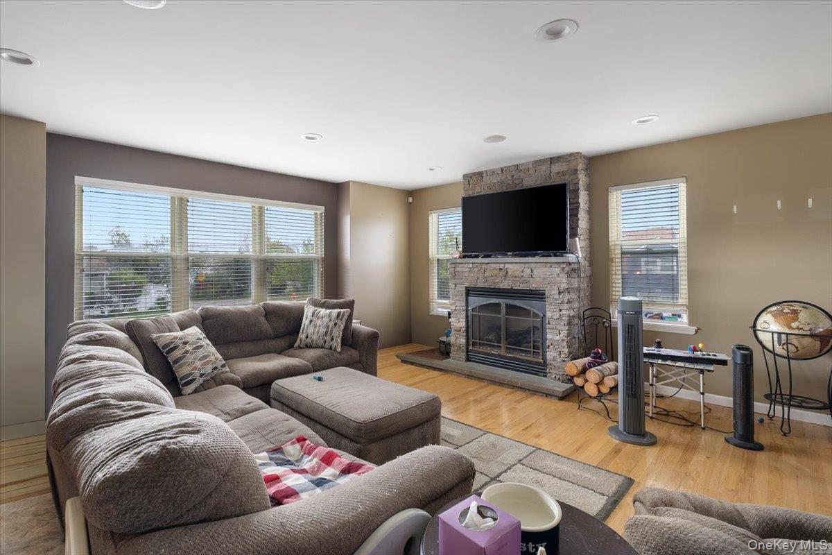 Single Family Jackson  Suffolk County, NY 11702, MLS-831367-7