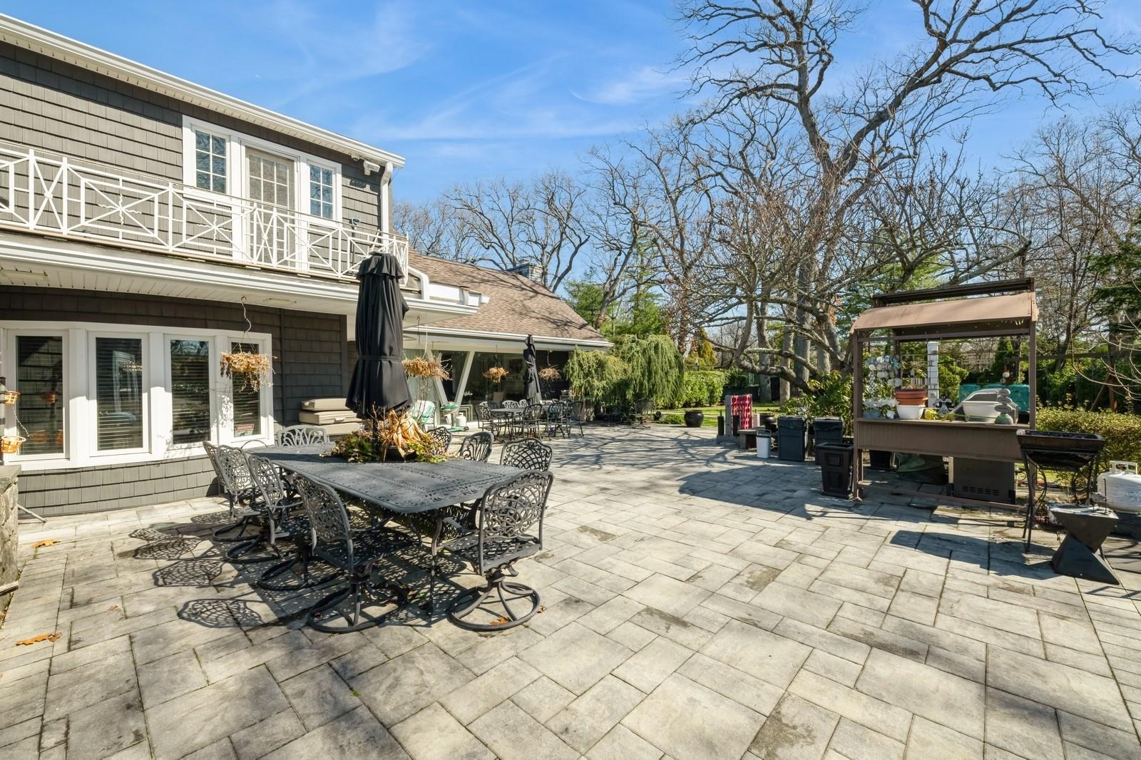 Single Family Barrett  Nassau County, NY 11559, MLS-831476-27