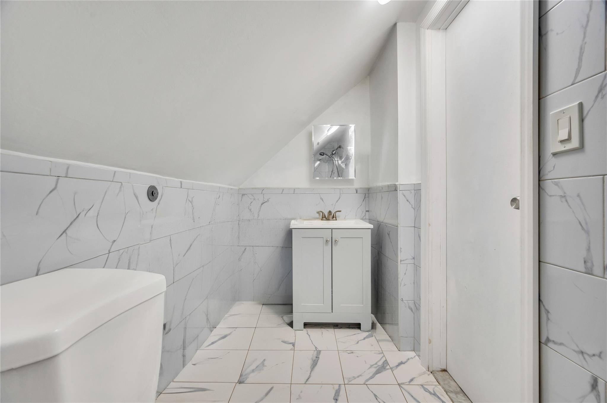 Single Family Saddle  Nassau County, NY 11756, MLS-831518-13