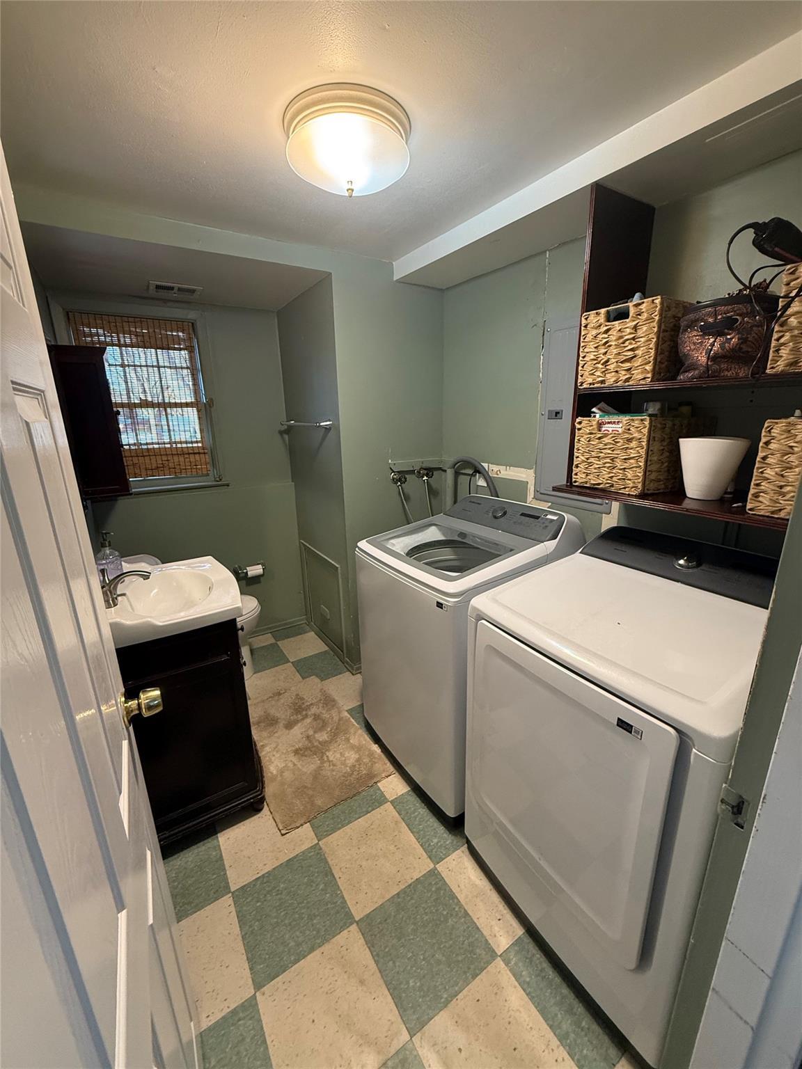 Single Family Clay Pitts  Suffolk County, NY 11731, MLS-831541-22