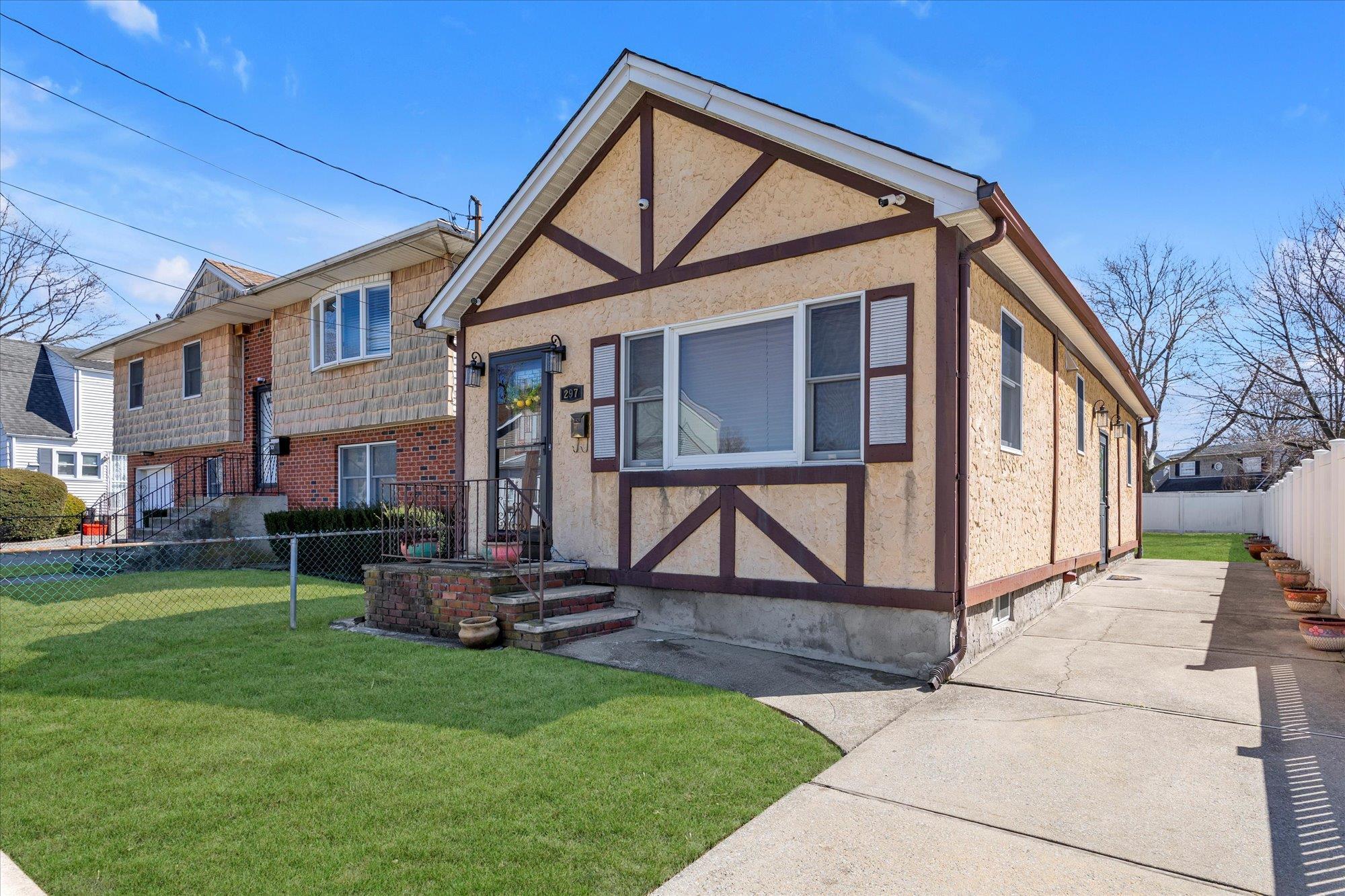 Single Family Frederick  Nassau County, NY 11001, MLS-831544-2