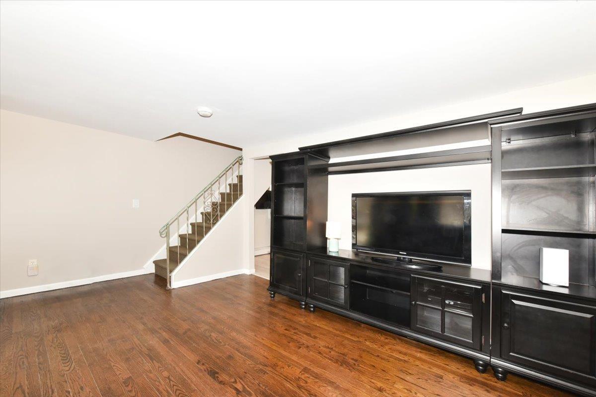 Single Family Charles  Nassau County, NY 11050, MLS-831610-3