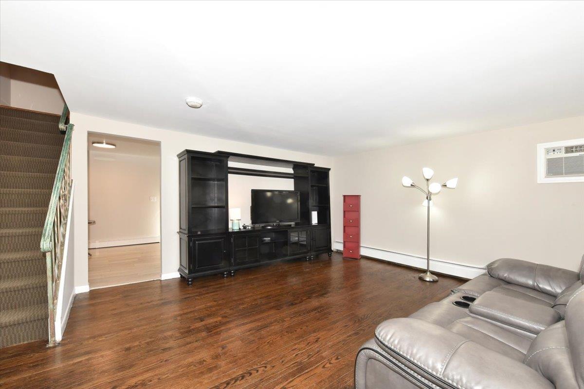 Single Family Charles  Nassau County, NY 11050, MLS-831610-4