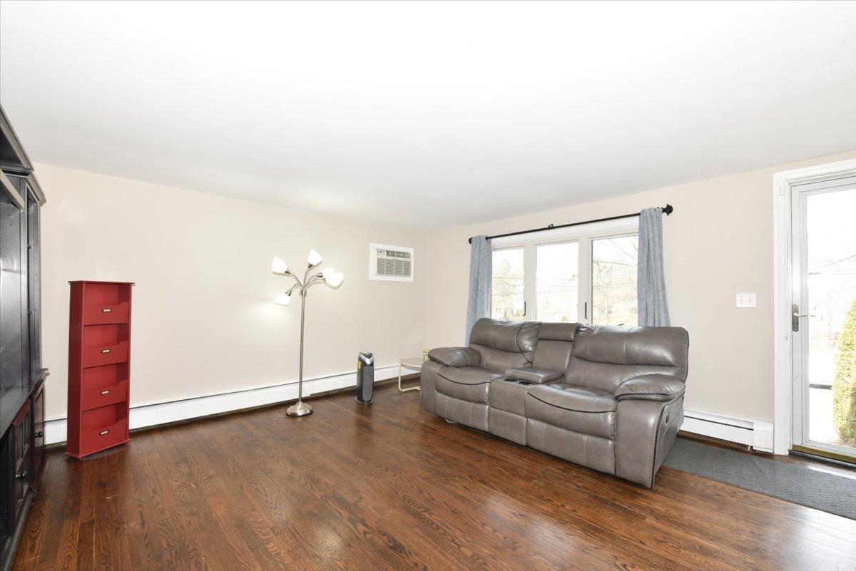 Single Family Charles  Nassau County, NY 11050, MLS-831610-5