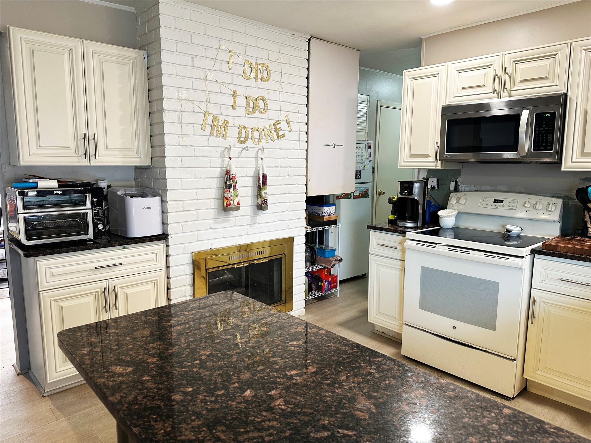 Single Family Mallard  Nassau County, NY 11756, MLS-831620-6